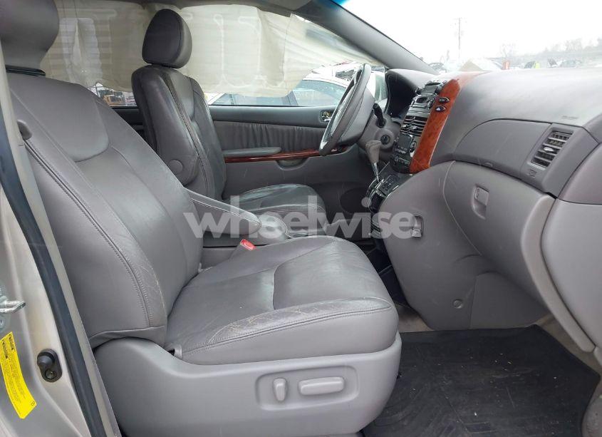 Photo 5 of 2005 Toyota Sienna XLE (VIN 5TDZA22C95S305055)