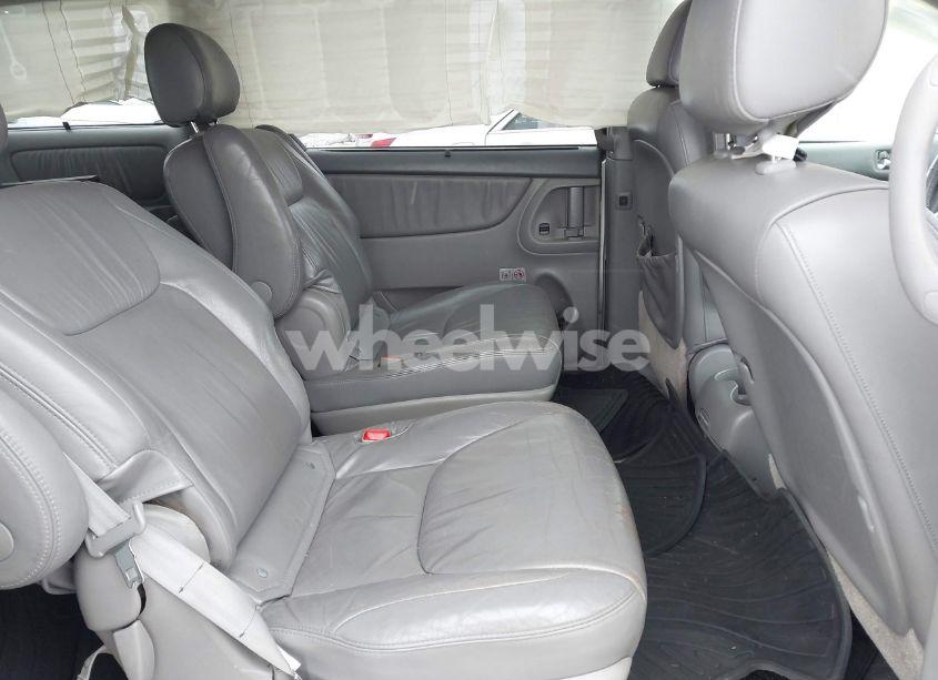 Photo 8 of 2005 Toyota Sienna XLE (VIN 5TDZA22C95S305055)
