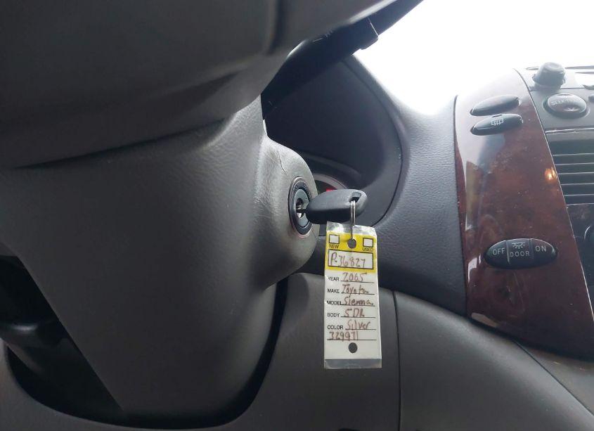 Photo 11 of 2005 Toyota Sienna XLE (VIN 5TDZA22C95S329971)