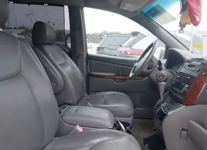 Photo 5 of 2005 Toyota Sienna XLE (VIN 5TDZA22C95S329971)