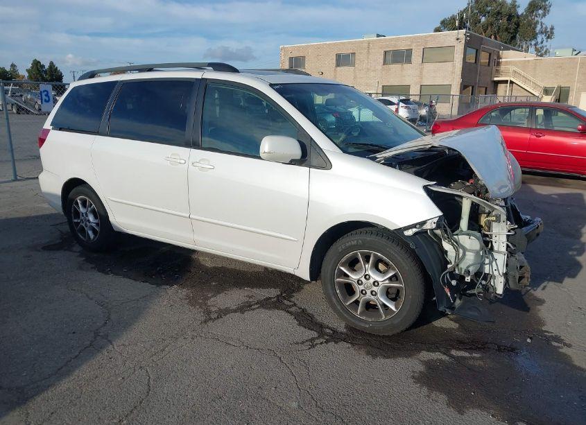 2005 Toyota Sienna XLE (VIN 5TDZA22C95S376059) main photo