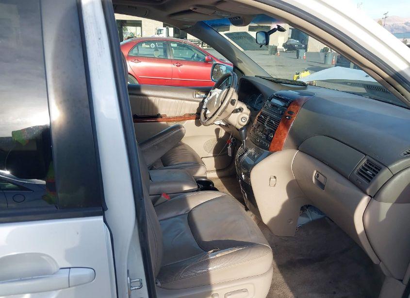 Photo 5 of 2005 Toyota Sienna XLE (VIN 5TDZA22C95S376059)