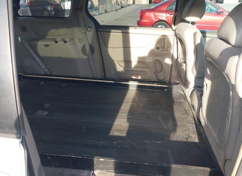 Photo 8 of 2005 Toyota Sienna XLE (VIN 5TDZA22C95S376059)