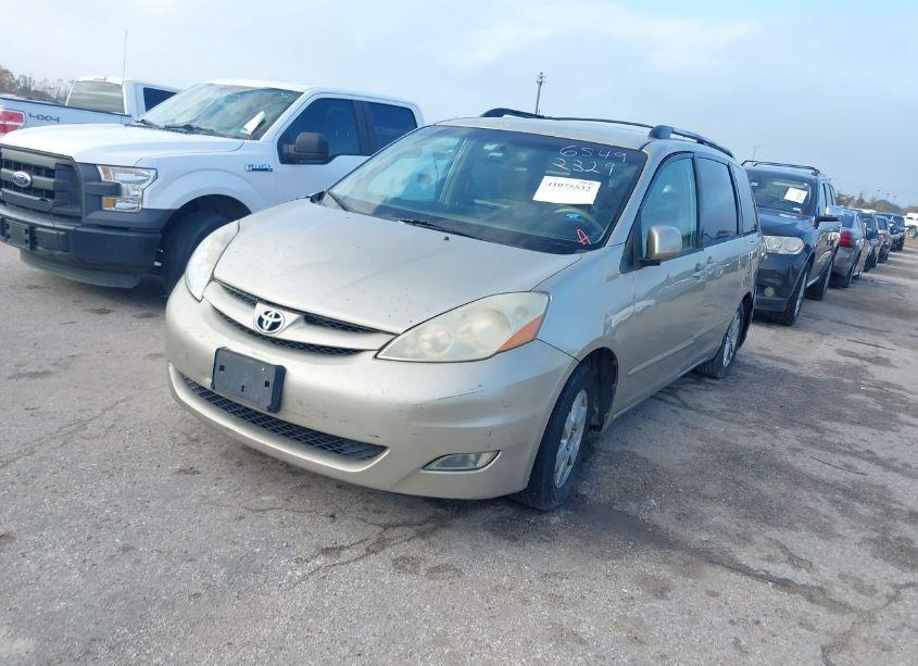 Photo 2 of 2006 Toyota Sienna XLE (VIN 5TDZA22C96S492329)