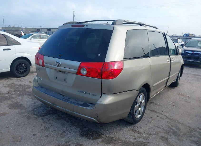 Photo 4 of 2006 Toyota Sienna XLE (VIN 5TDZA22C96S492329)