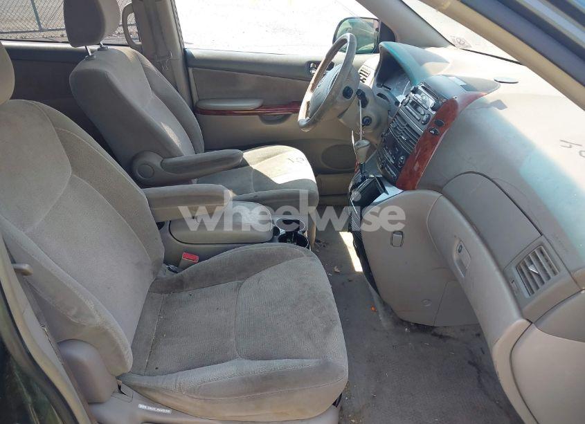 Photo 5 of 2004 Toyota Sienna XLE (VIN 5TDZA22CX4S043514)