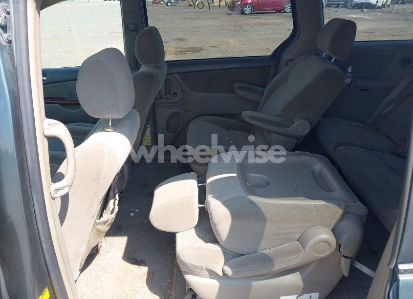 Photo 8 of 2004 Toyota Sienna XLE (VIN 5TDZA22CX4S043514)