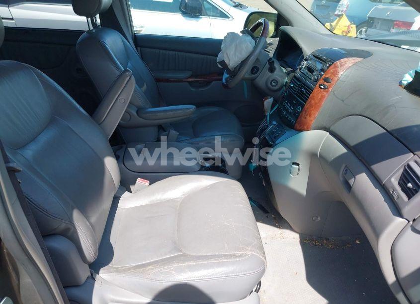 Photo 5 of 2004 Toyota Sienna XLE LIMITED (VIN 5TDZA22CX4S089232)