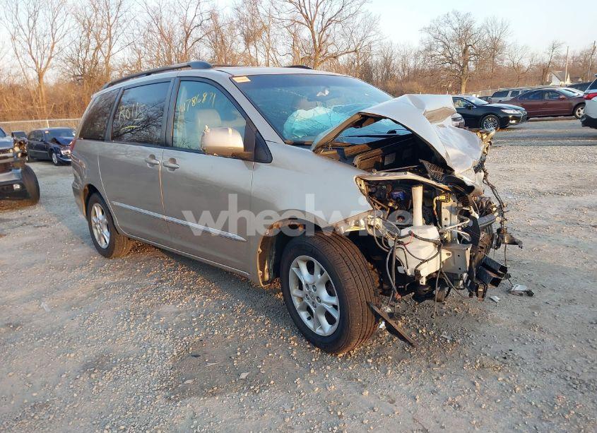 2004 Toyota Sienna XLE LIMITED (VIN 5TDZA22CX4S192411) main photo