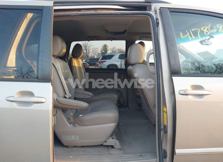 Photo 8 of 2004 Toyota Sienna XLE LIMITED (VIN 5TDZA22CX4S192411)