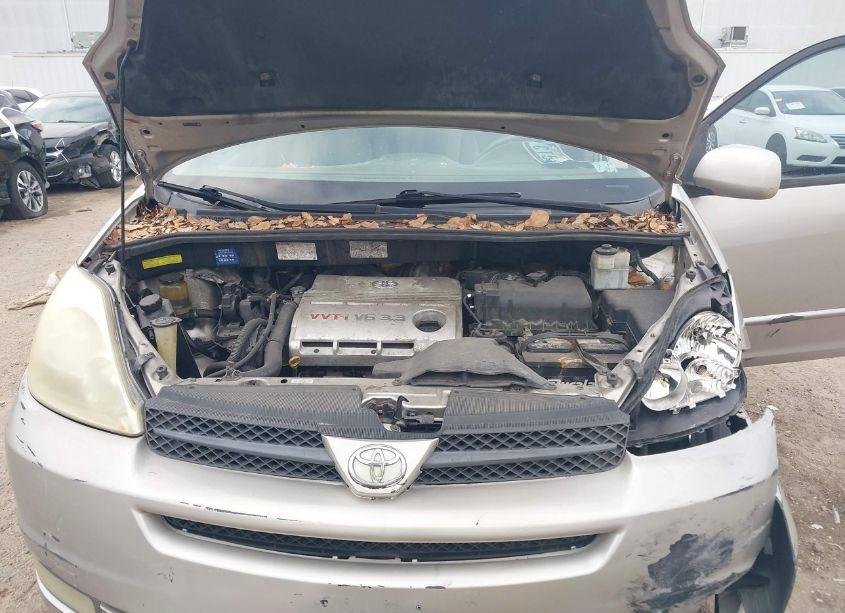 Photo 10 of 2005 Toyota Sienna XLE (VIN 5TDZA22CX5S229992)