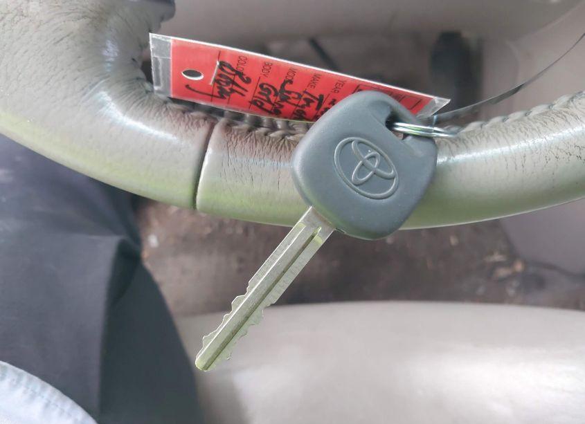 Photo 11 of 2005 Toyota Sienna XLE (VIN 5TDZA22CX5S229992)