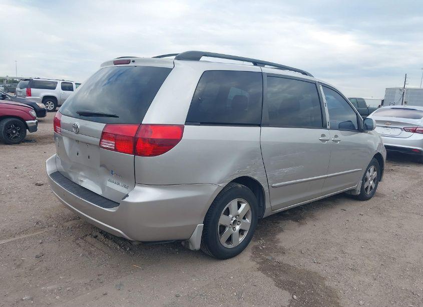 Photo 4 of 2005 Toyota Sienna XLE (VIN 5TDZA22CX5S229992)