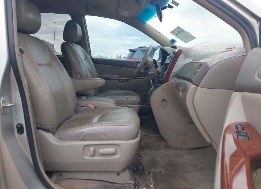 Photo 5 of 2005 Toyota Sienna XLE (VIN 5TDZA22CX5S229992)