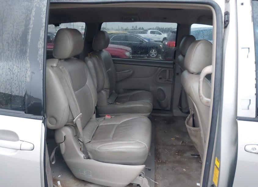 Photo 8 of 2005 Toyota Sienna XLE (VIN 5TDZA22CX5S229992)