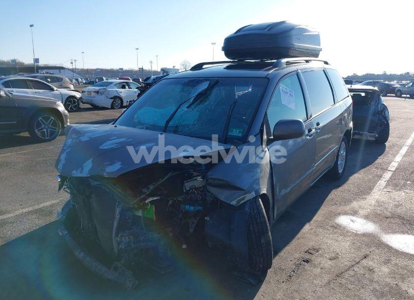 Photo 2 of 2005 Toyota Sienna XLE/XLE LIMITED (VIN 5TDZA22CX5S284040)