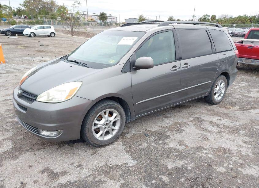 Photo 2 of 2005 Toyota Sienna XLE (VIN 5TDZA22CX5S289531)