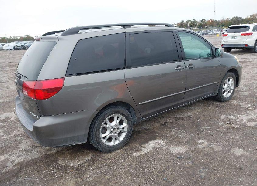 Photo 4 of 2005 Toyota Sienna XLE (VIN 5TDZA22CX5S289531)