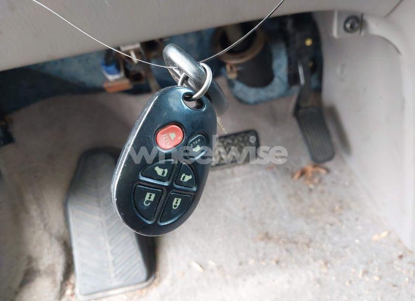 Photo 11 of 2005 Toyota Sienna XLE (VIN 5TDZA22CX5S309972)