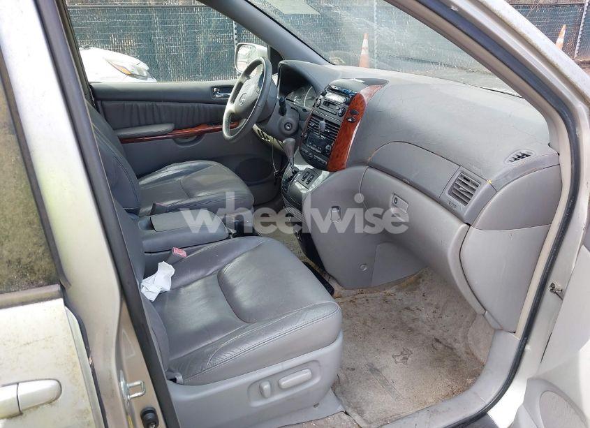 Photo 5 of 2005 Toyota Sienna XLE (VIN 5TDZA22CX5S309972)