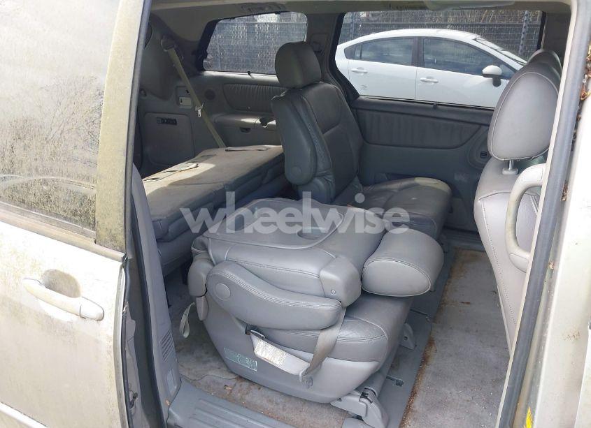 Photo 8 of 2005 Toyota Sienna XLE (VIN 5TDZA22CX5S309972)