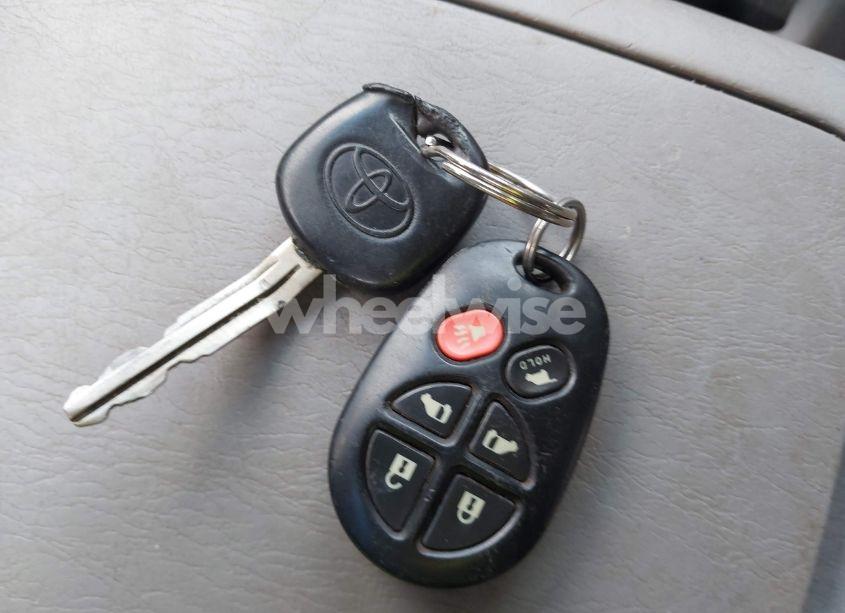 Photo 11 of 2005 Toyota Sienna XLE (VIN 5TDZA22CX5S331728)