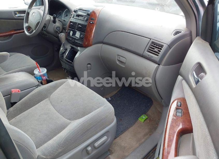 Photo 5 of 2005 Toyota Sienna XLE (VIN 5TDZA22CX5S331728)