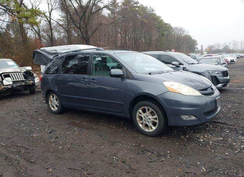 2006 Toyota Sienna XLE (VIN 5TDZA22CX6S436111) main photo