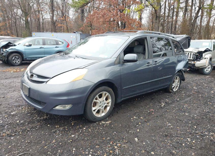 Photo 2 of 2006 Toyota Sienna XLE (VIN 5TDZA22CX6S436111)