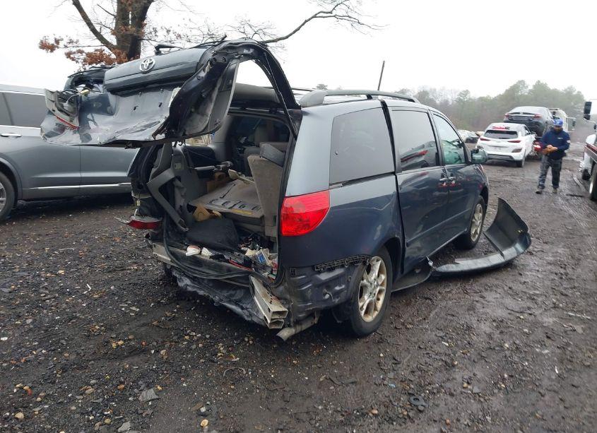 Photo 4 of 2006 Toyota Sienna XLE (VIN 5TDZA22CX6S436111)