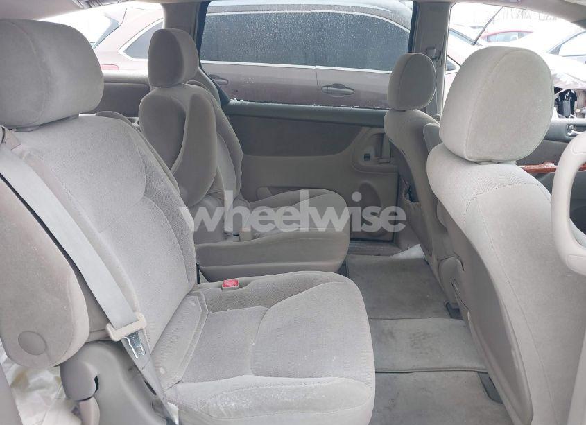 Photo 8 of 2006 Toyota Sienna XLE (VIN 5TDZA22CX6S457363)