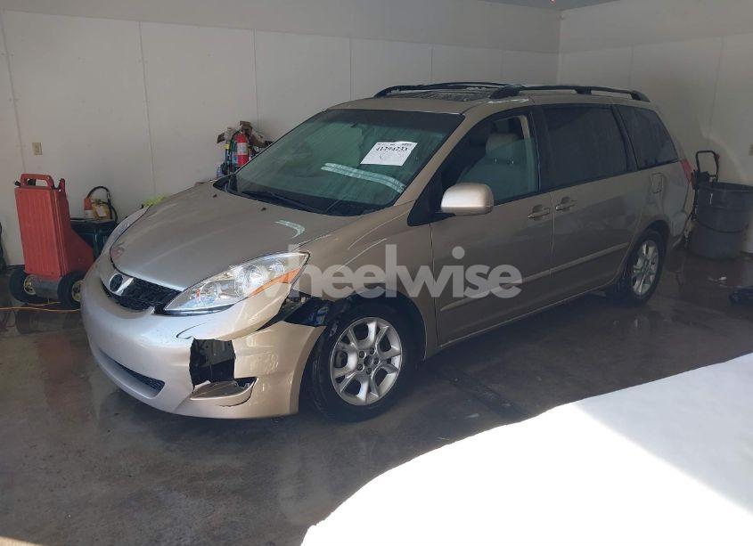 Photo 2 of 2006 Toyota Sienna XLE (VIN 5TDZA22CX6S528254)