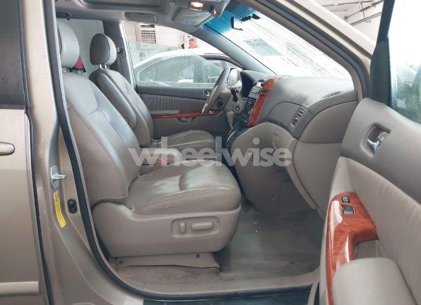Photo 5 of 2006 Toyota Sienna XLE (VIN 5TDZA22CX6S528254)