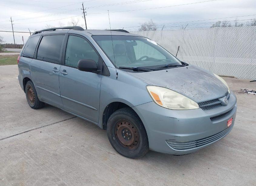 2004 Toyota Sienna LE (VIN 5TDZA23C04S030995) main photo