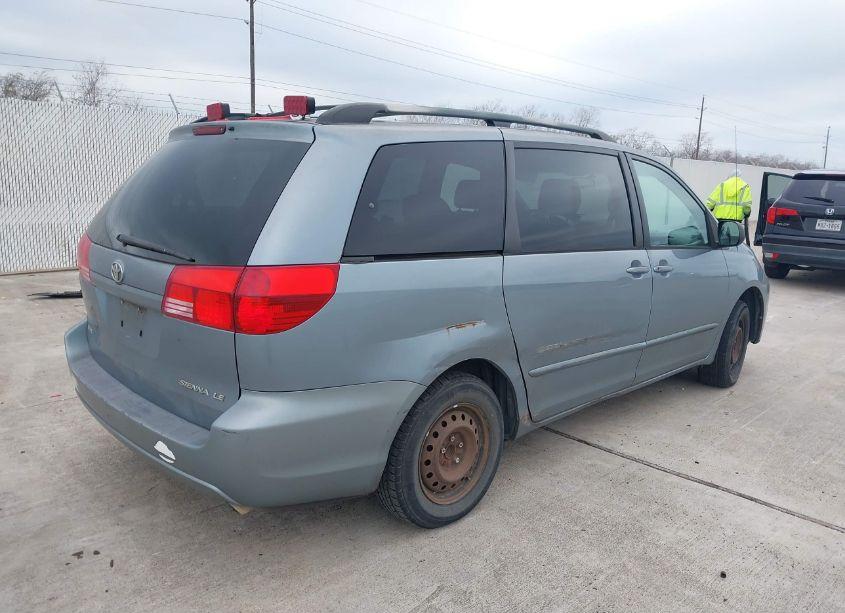Photo 4 of 2004 Toyota Sienna LE (VIN 5TDZA23C04S030995)