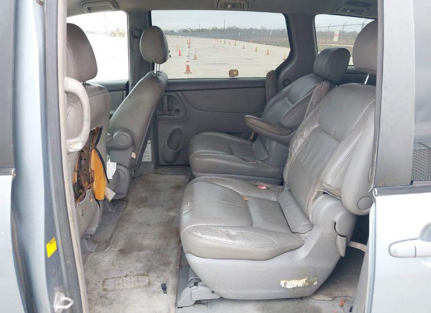 Photo 8 of 2004 Toyota Sienna LE (VIN 5TDZA23C04S030995)