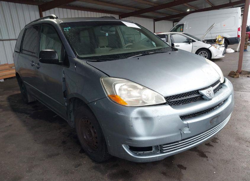 2004 Toyota Sienna LE (VIN 5TDZA23C04S038451) main photo
