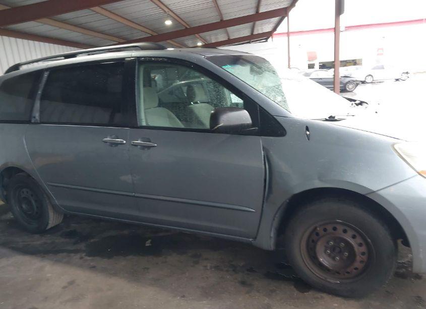 Photo 13 of 2004 Toyota Sienna LE (VIN 5TDZA23C04S038451)