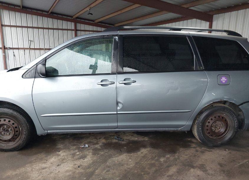 Photo 6 of 2004 Toyota Sienna LE (VIN 5TDZA23C04S038451)