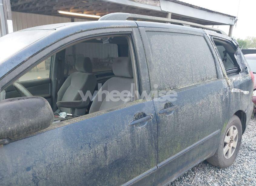 Photo 13 of 2004 Toyota Sienna LE (VIN 5TDZA23C04S085432)