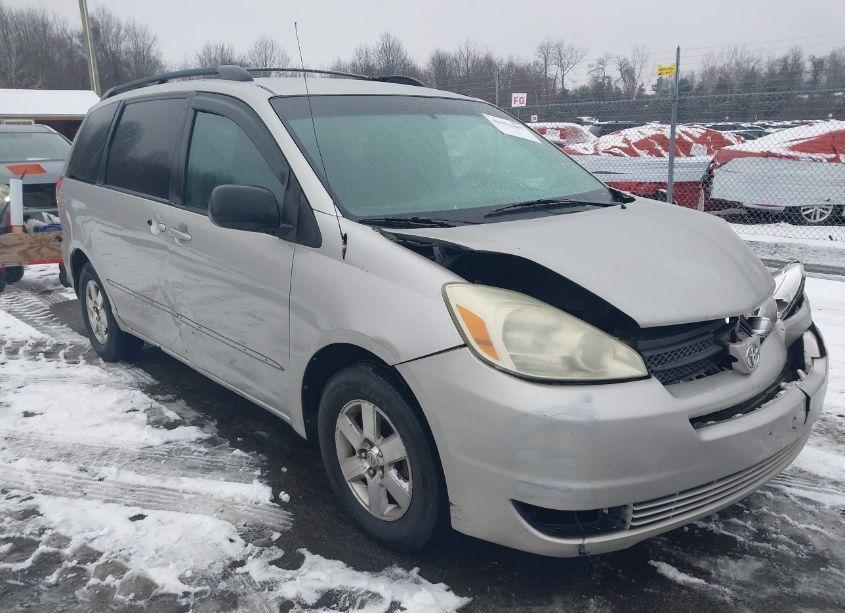 2004 Toyota Sienna LE (VIN 5TDZA23C04S105548) main photo