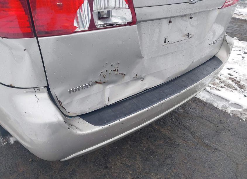 Photo 12 of 2004 Toyota Sienna LE (VIN 5TDZA23C04S105548)