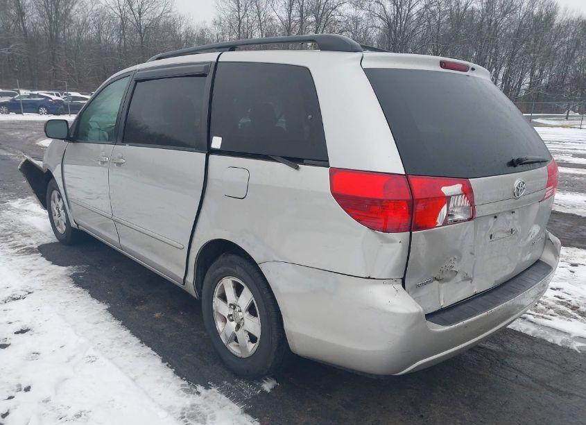 Photo 3 of 2004 Toyota Sienna LE (VIN 5TDZA23C04S105548)
