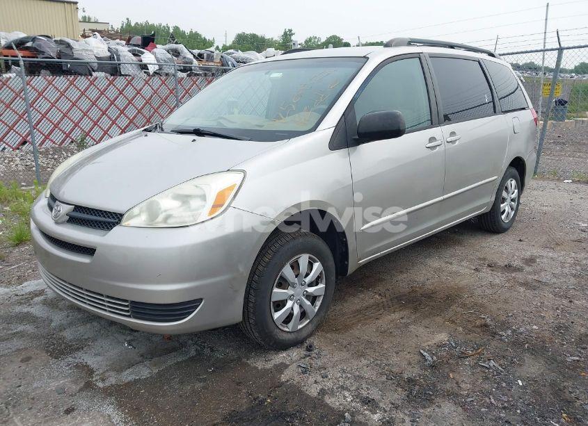 Photo 2 of 2004 Toyota Sienna LE (VIN 5TDZA23C04S105873)