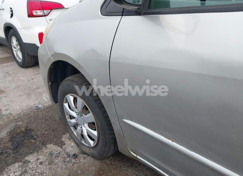 Photo 6 of 2004 Toyota Sienna LE (VIN 5TDZA23C04S105873)