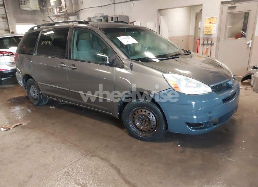2004 Toyota Sienna LE (VIN 5TDZA23C04S112533) main photo