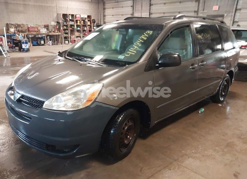 Photo 2 of 2004 Toyota Sienna LE (VIN 5TDZA23C04S112533)