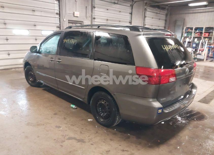 Photo 3 of 2004 Toyota Sienna LE (VIN 5TDZA23C04S112533)