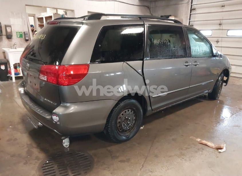 Photo 4 of 2004 Toyota Sienna LE (VIN 5TDZA23C04S112533)