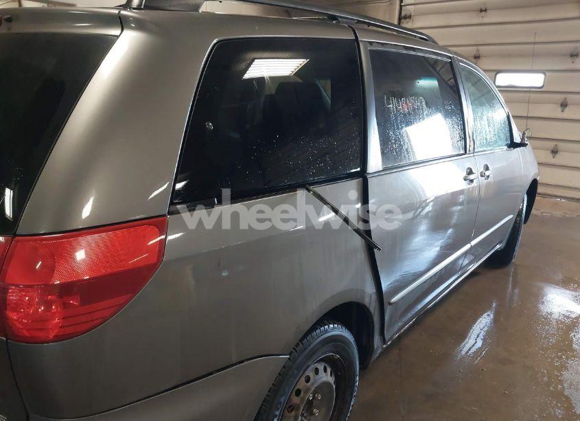 Photo 6 of 2004 Toyota Sienna LE (VIN 5TDZA23C04S112533)